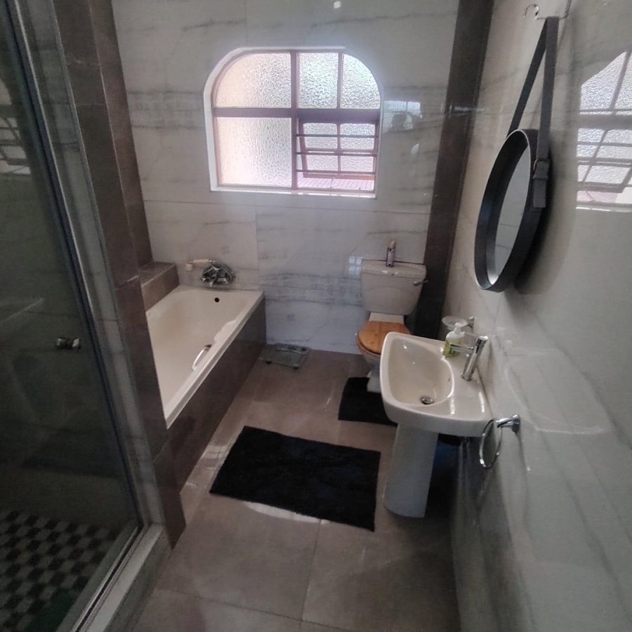 6 Bedroom Property for Sale in Baysville Eastern Cape